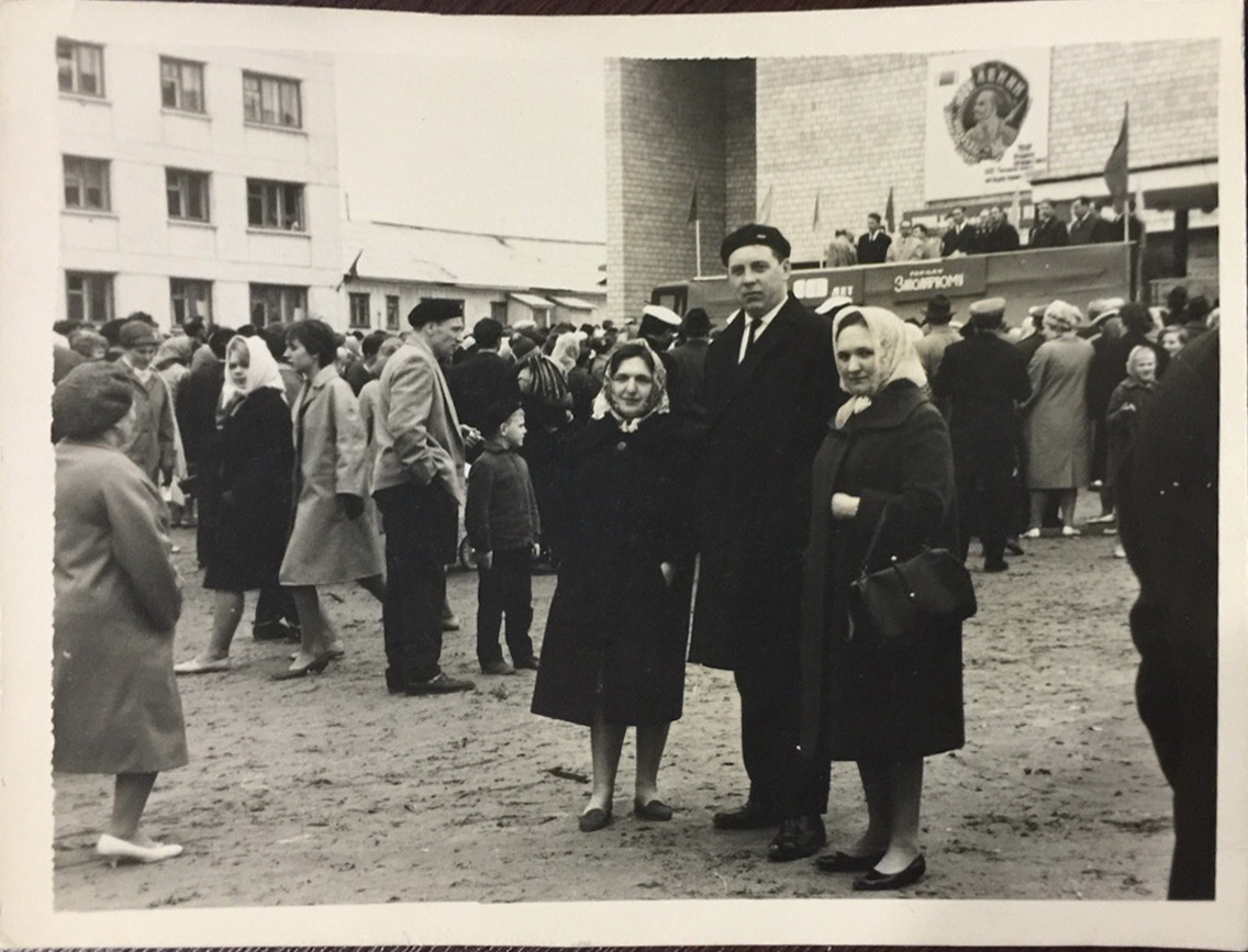 Праздничный митинг в связи с награждением комбината "Печенганикель" орденом Ленина.