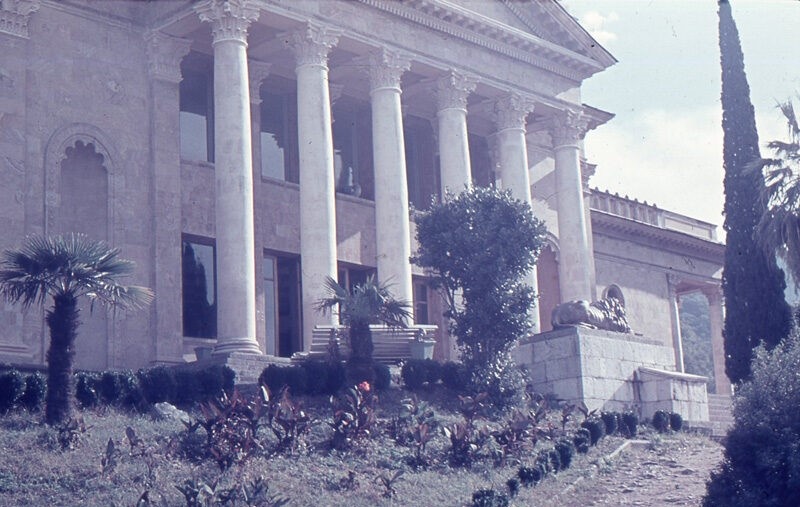 Зимний театр. Гагры. 60е годы. Фото из интернета.