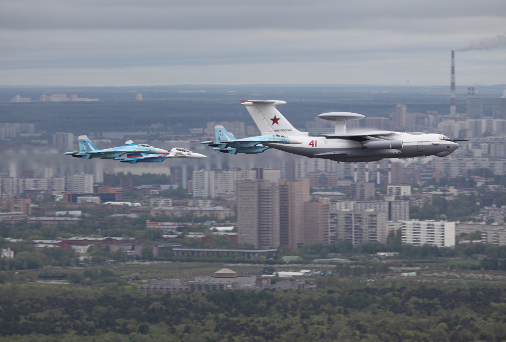 Су-27 и А-50 в одном строю