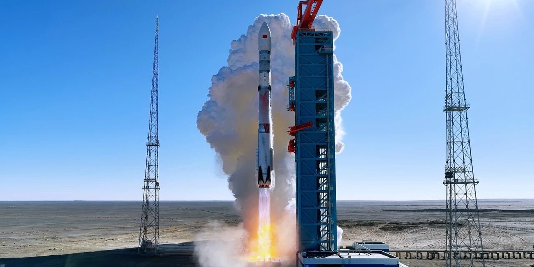 Китай запустил в космос «ответ Илону Маску» — свою первую частично многоразовую ракету «Чжуцюэ-3». Её обзор и видео запуска.