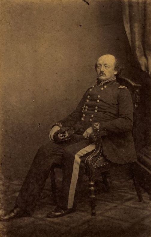 Генерал Бенджамин Батлер, захвативший Новый Орлеан и установивший там жёсткий оккупационный режим. Благодаря этому он стал одним из трёх самых ненавидимых на Юге генералов США. Нуждаясь в дополнительных войсках, Батлер формировал части внутренней гвардии Луизианы, куда принимались свободные негры и беглые рабы. 27 сентября 1862 года Батлер принял присягу 1-го полка внутренней гвардии Луизианы. В отличие от других «цветных» полков, в луизианских офицерами нередко были чернокожие. wdl.org