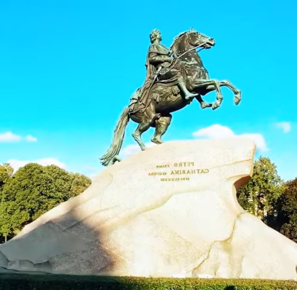 Медный всадник — памятник Петру I на Сенатской площади