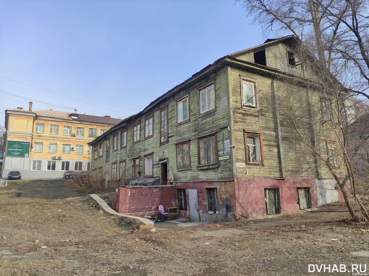    Предположительно, здесь находился клуб связи