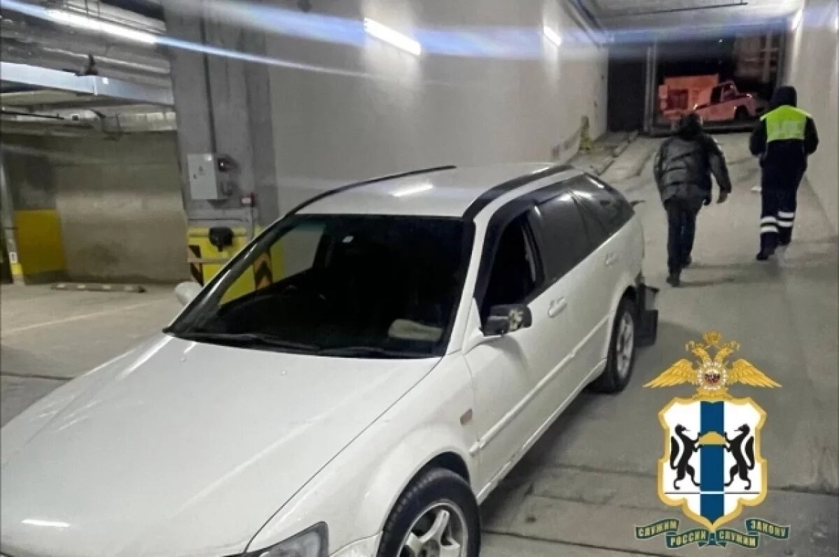    Пьяный водитель врезался в ворота подземной парковки в Новосибирске
