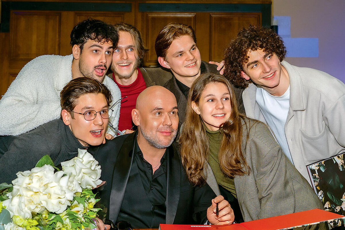    Максим Аверин с гостями презентации Пресс-служба Максима Аверина