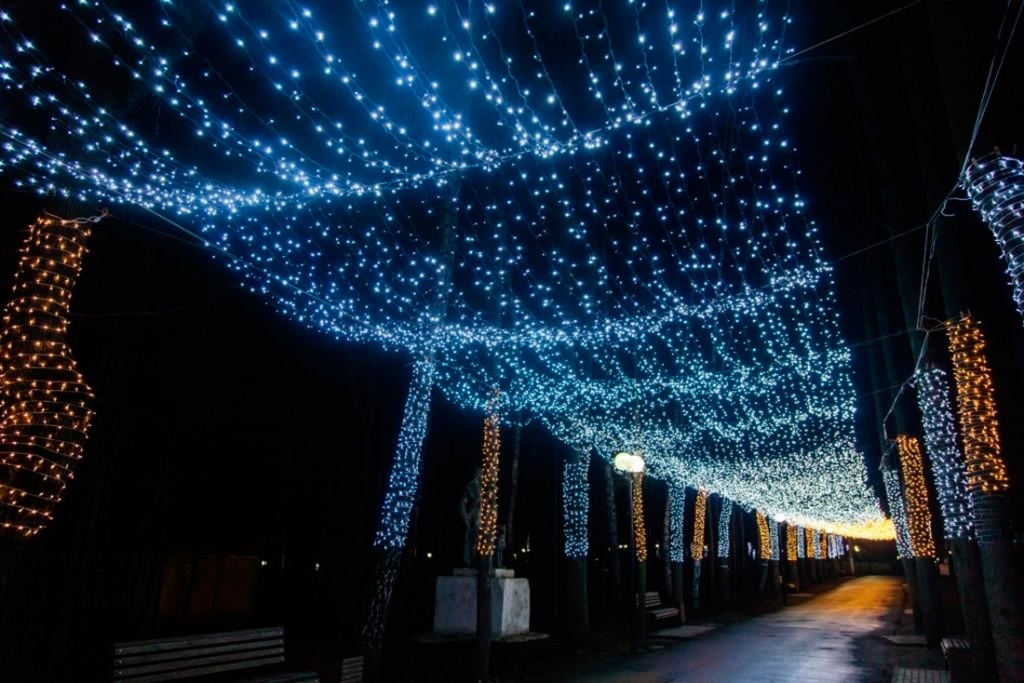 Уличные гирлянды .