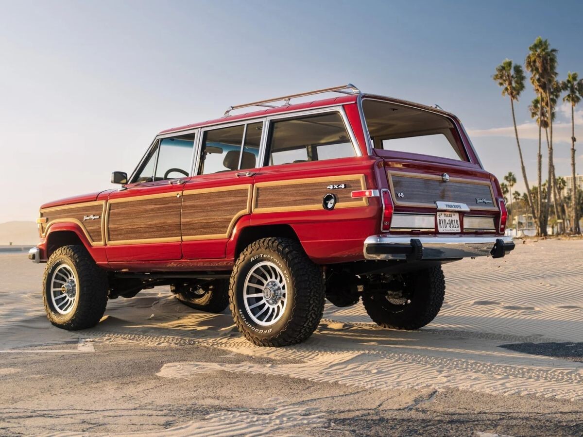    Древний Jeep Grand Wagoneer переделали в электрокар