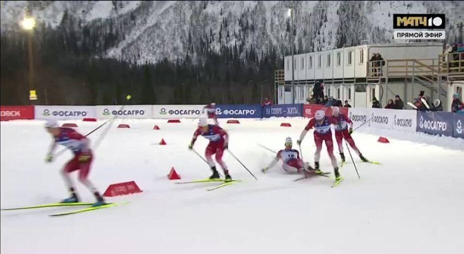 Большунов упал столкнувшись с Бакуровым. 