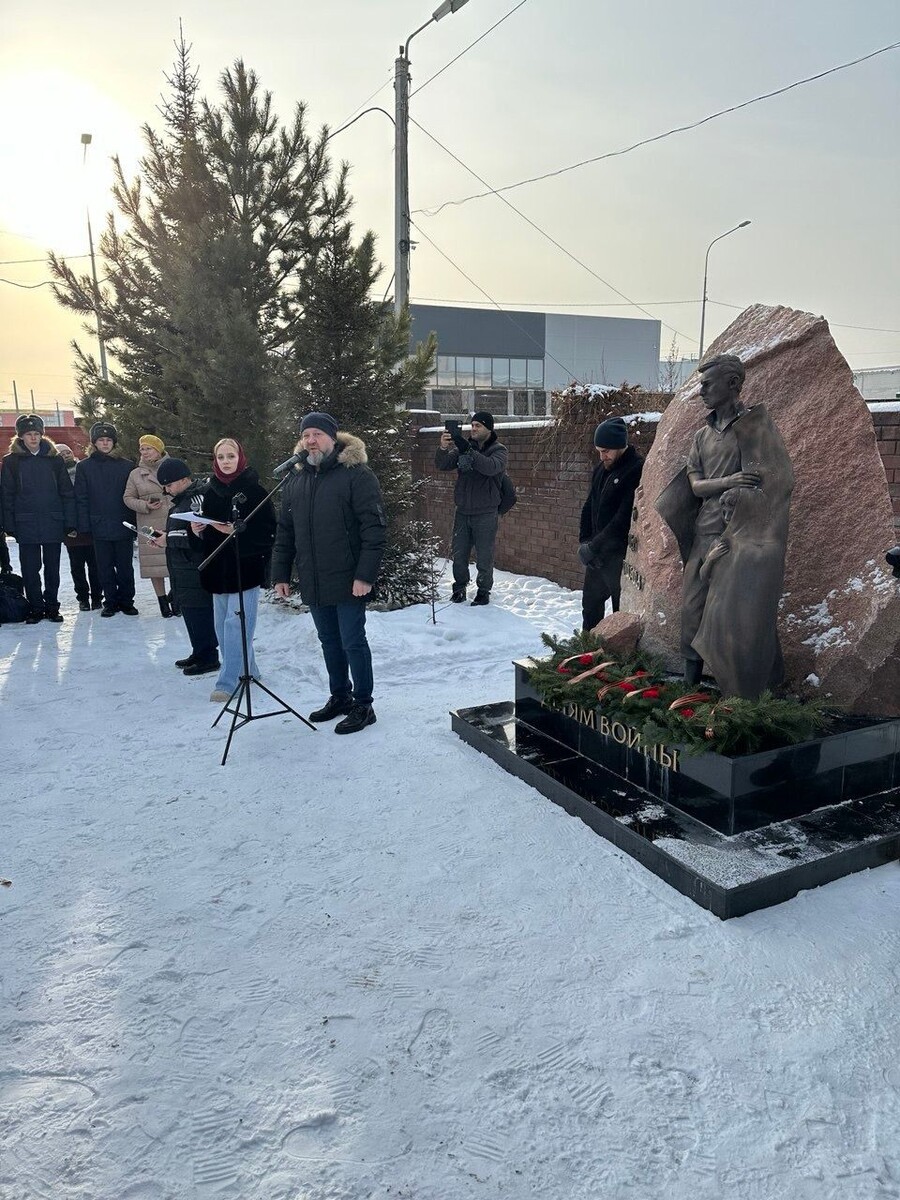    Открытие памятника детям войны в Барнауле. Источник: пресс-служба правительства Алтайского края