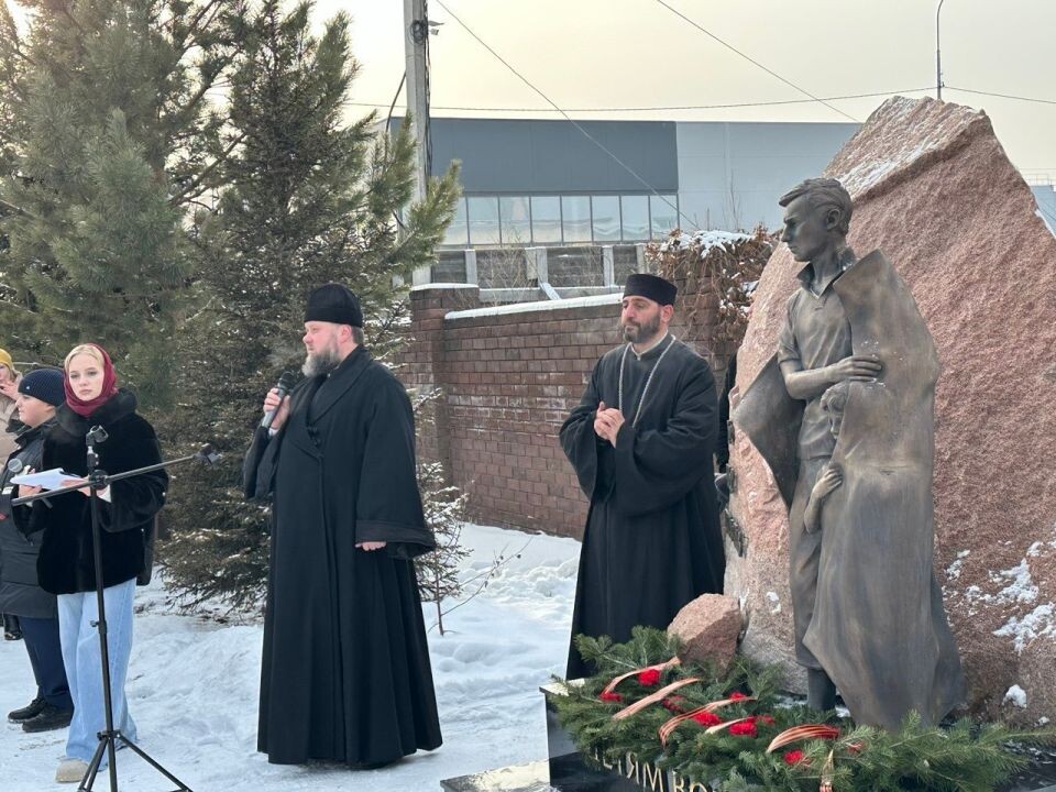    Открытие памятника детям войны в Барнауле. Источник: пресс-служба правительства Алтайского края