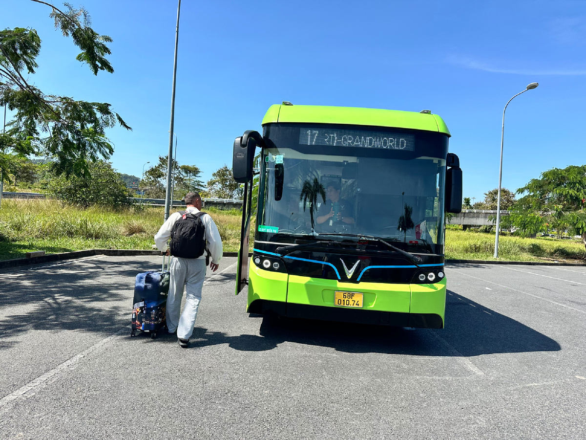 Бесплатный автобус 17 на Фукуоке.
