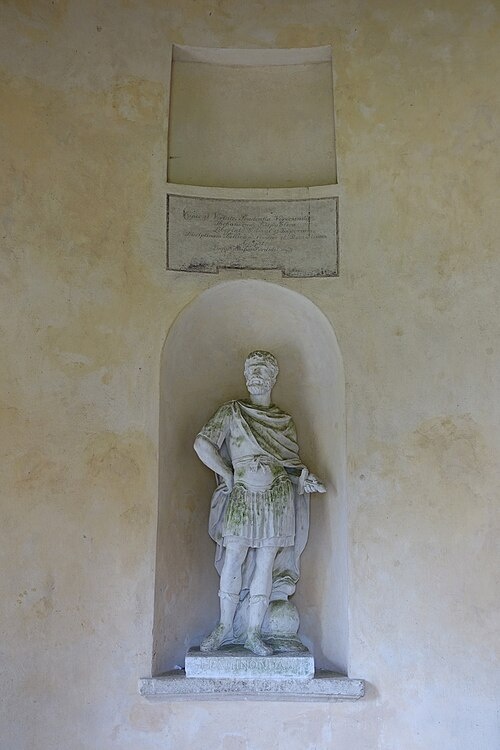 Эпамино́нд (ок. 410 до н. э. / 418 до н. э., Фивы — 362 до н. э., Мантинея) — военный и политический деятель Древней Греции, глава Фив и Беотийского союза, внёсший большой вклад в развитие военного искусства (военного дела)