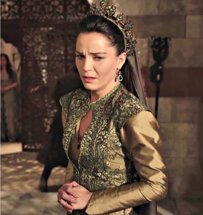                                 Хандан Султан 