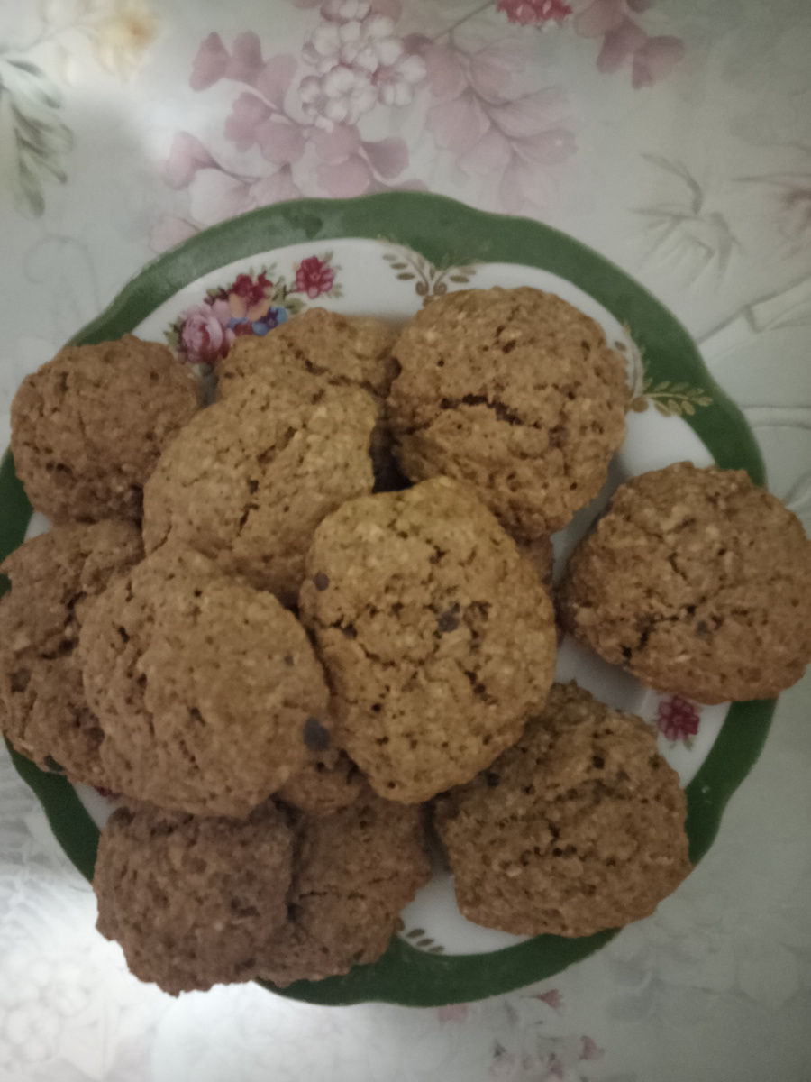 Фото автора. Успела испечь овсяное печенье