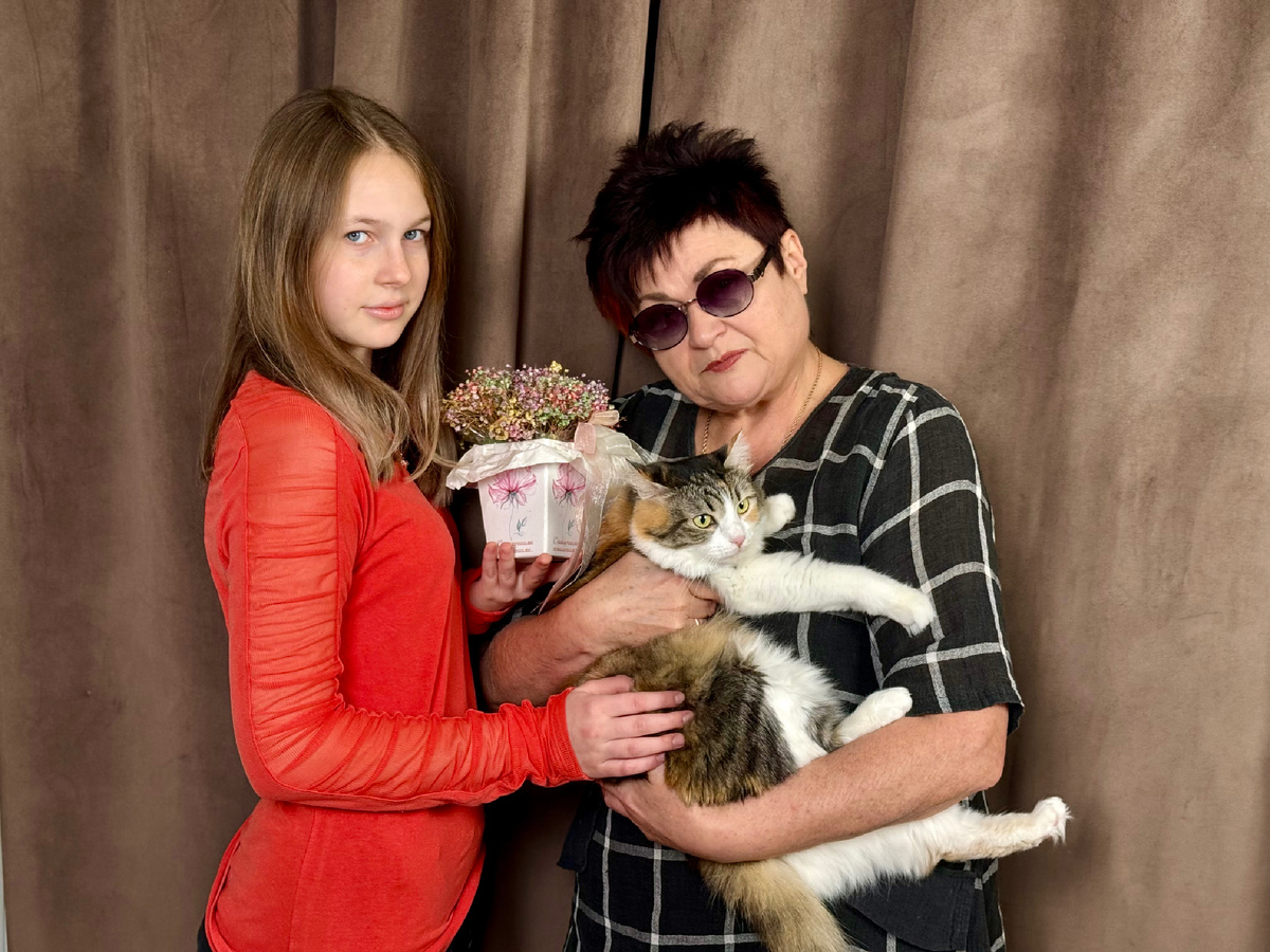 Вероника с бабушкой и Плюшей