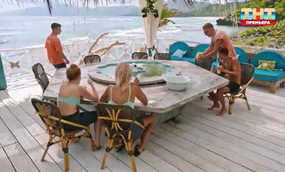 Кадр из шоу "Звезды в джунглях" 12 выпуск 14.12.2025