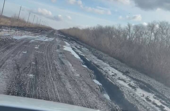    «Скорая едет примерно 2 часа»: Дорога между селами в Новосергиевском районе превратилась в грязевое месиво