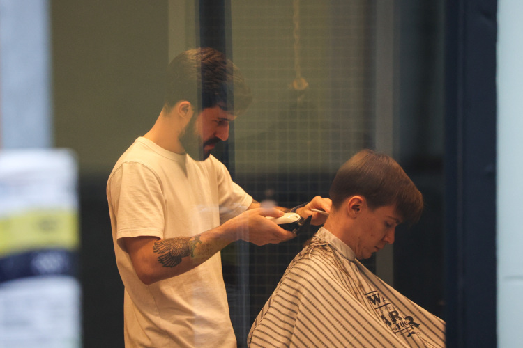    «Пока в России превалируют другие настроения — о том, что государство должно все вокруг национализировать, что ему буквально все должно принадлежать, кроме разве что малого и умеренно среднего бизнеса — парикмахерских, кафе, ремонтных мастерских и так далее».   
Фото: «БИЗНЕС Online»