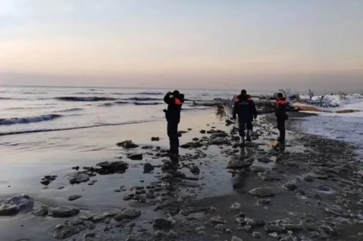    На Сахалине третьи сутки ищут двух пропавших на резиновой лодке рыбаков