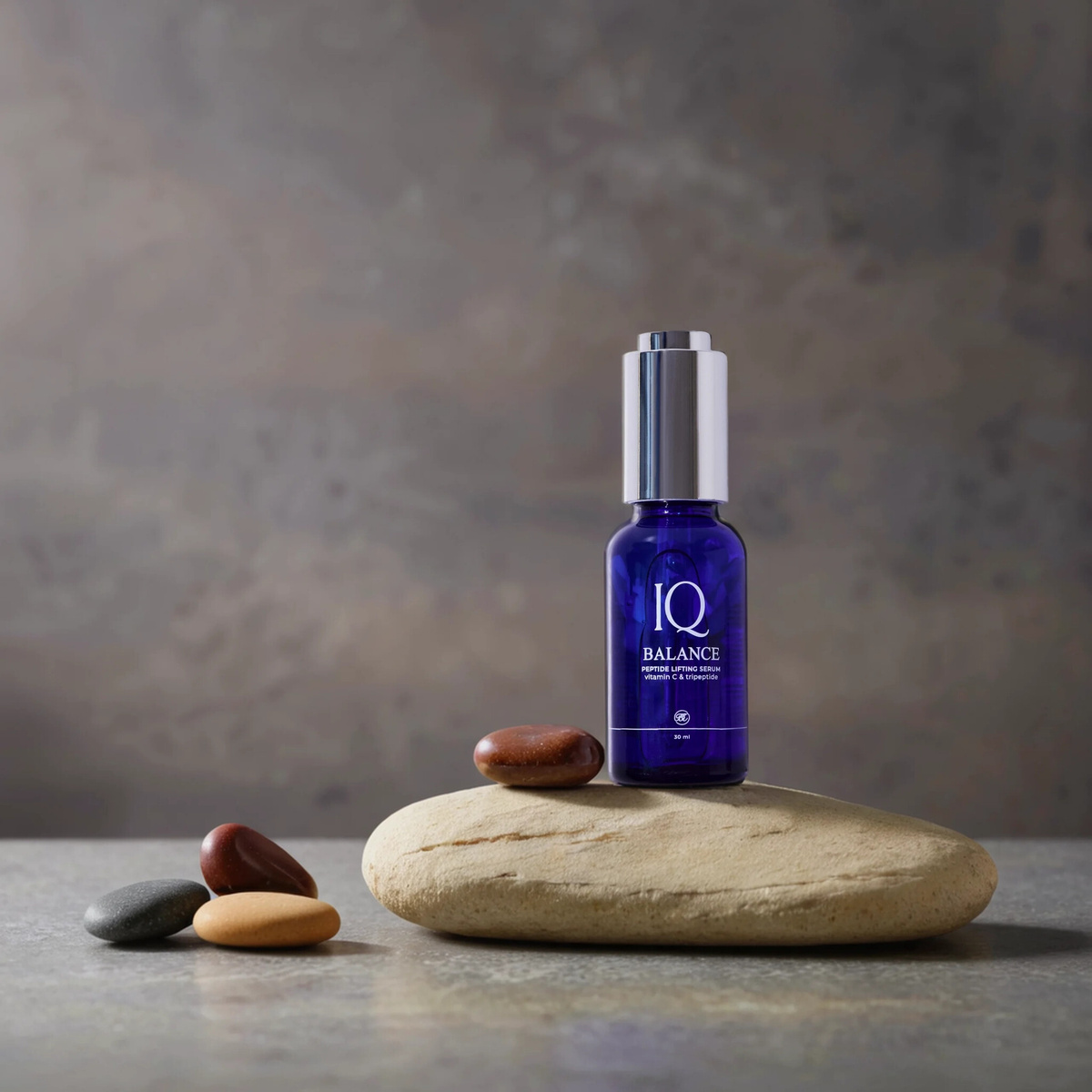 Антивозрастная сыворотка для лица IQ BALANCE с пептидами и витамином С. OZON: арт. 1856657269 WB: арт. 332769675