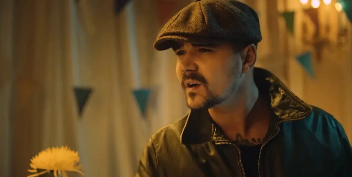    Юрий Музыченко. Фото: скриншот из видео клипа THE Hatters — Танцы