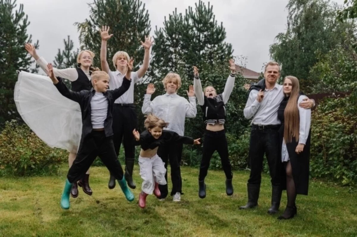    Виктория Рыжая с мужем и детьми