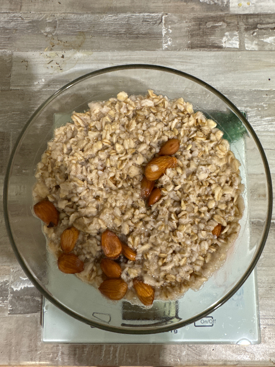 Миндаль всплыл в каше.