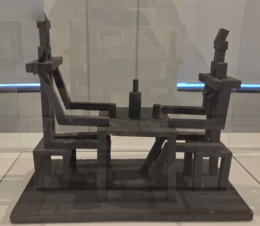 Игорь Шелковский. Двое за столом. 2002. дерево, краска