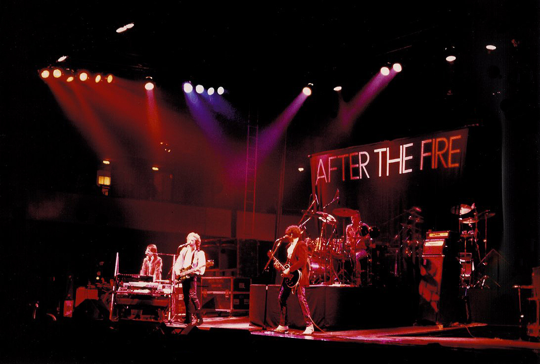 Концертный тур «Time Tour» 1982 года группы Electric Light Orchestra: начало шоу, саппорт-выступление коллектива After The Fire на разогреве основных музыкантов.