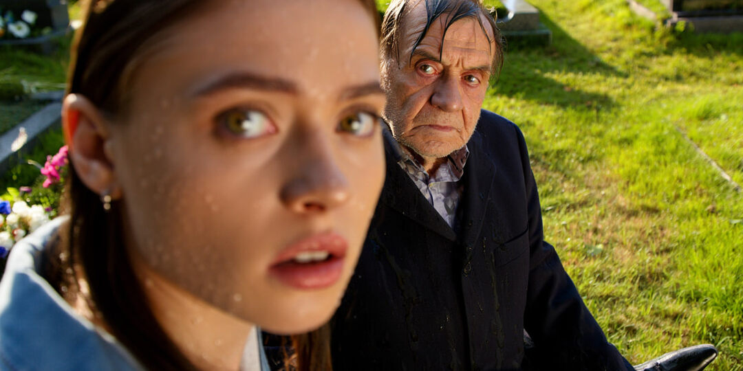 Весной на кладбище я встретила дедушку… которого уже полгода как похоронили