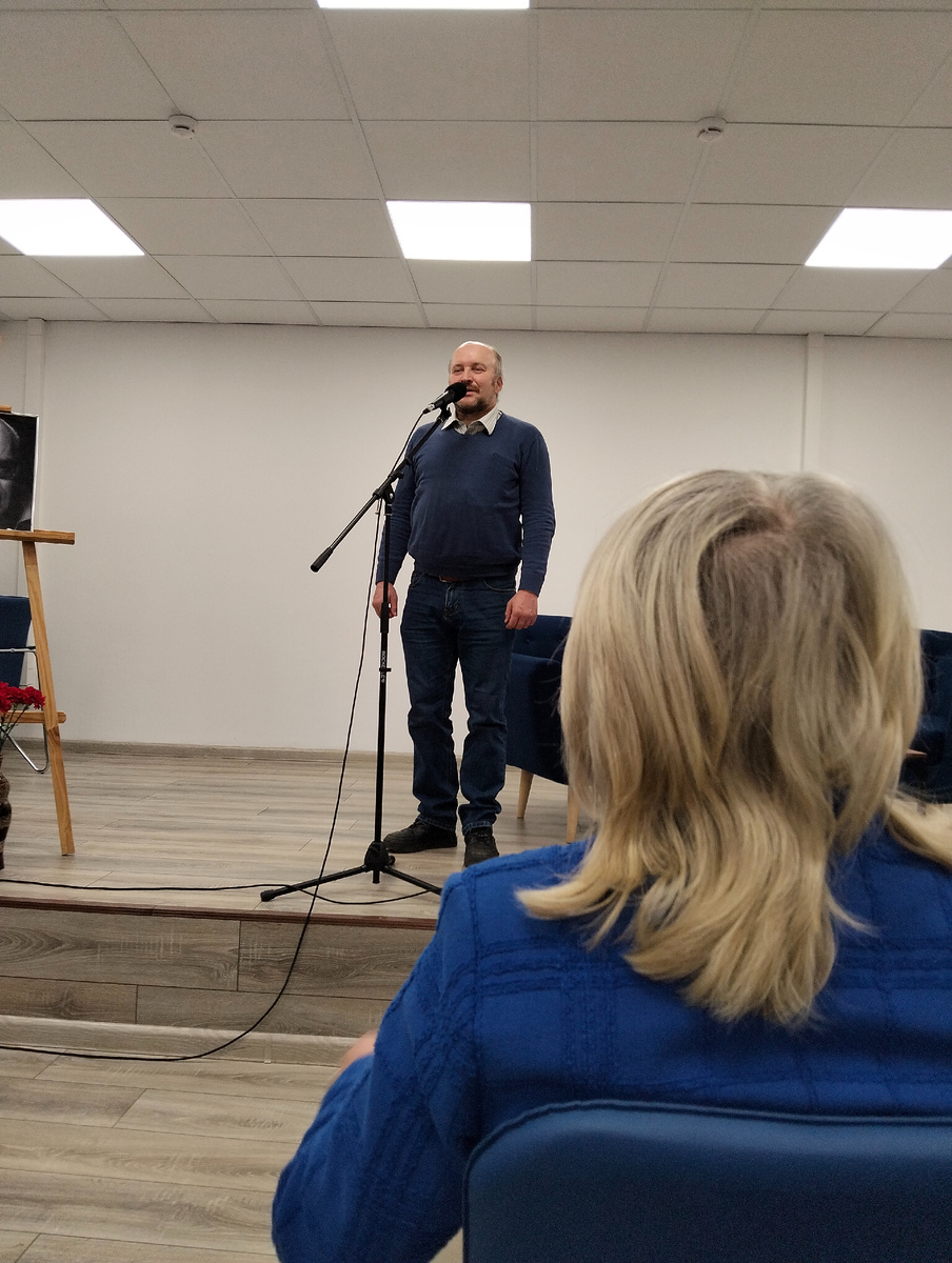 На сцене - Алексей Казаков