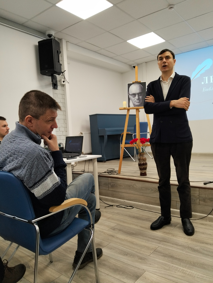 Дм итрий Крикунов (слева) и Сергей Шаргунов