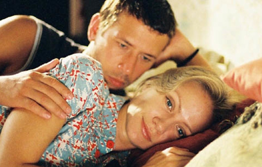 Мария Миронова и Андрей Мерзликин, кадр из фильма «Качели»