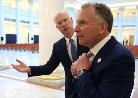    Что скрывается за благожелательным отношением США к России