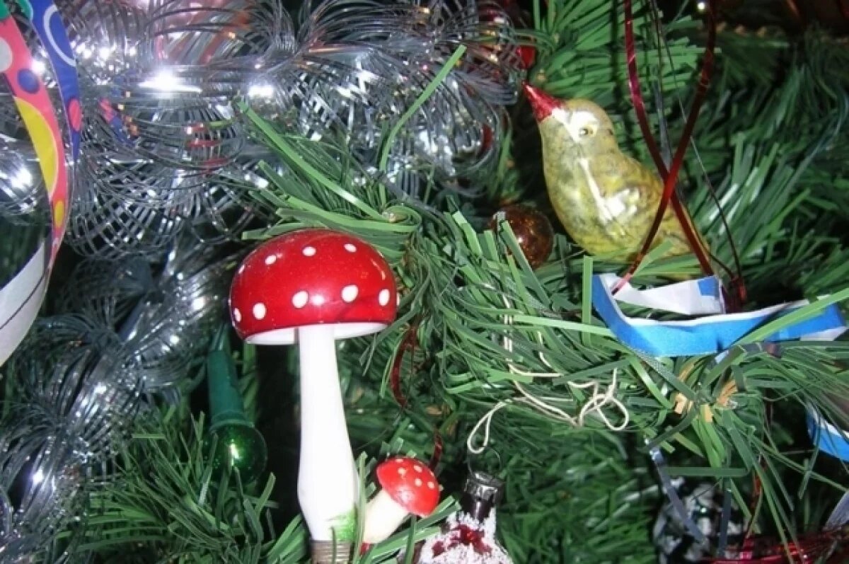    Новогодние украшения в «советском стиле».