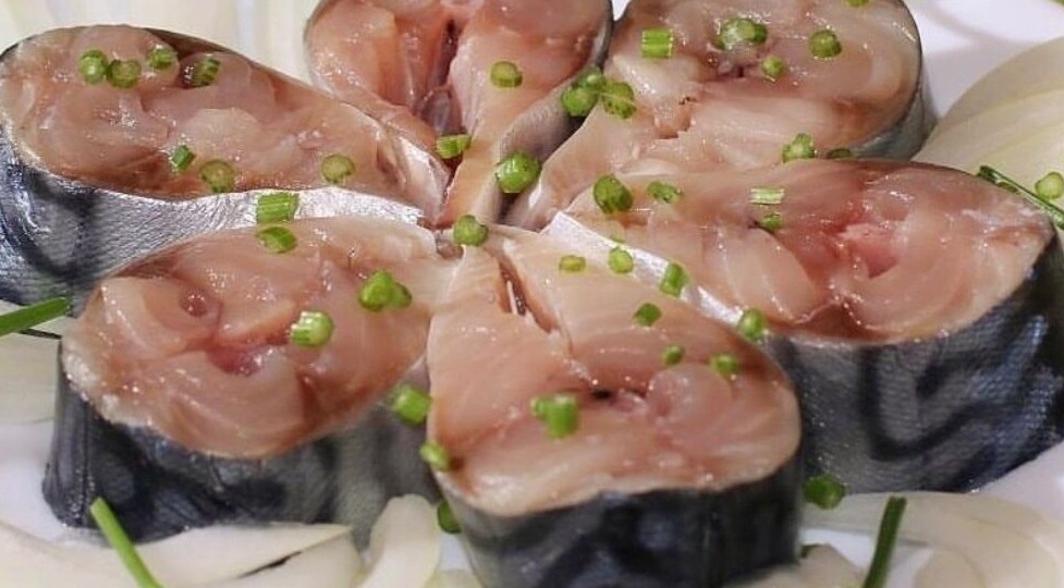 Малосольная скумбрия в пакете:простой и вкусный способ засолки.Вкуснее я не пробовала.