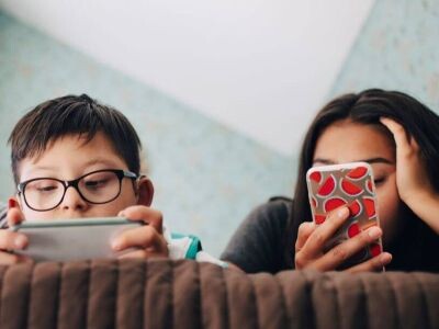    Раннее знакомство детей со смартфонами приводит к проблемам с психикой