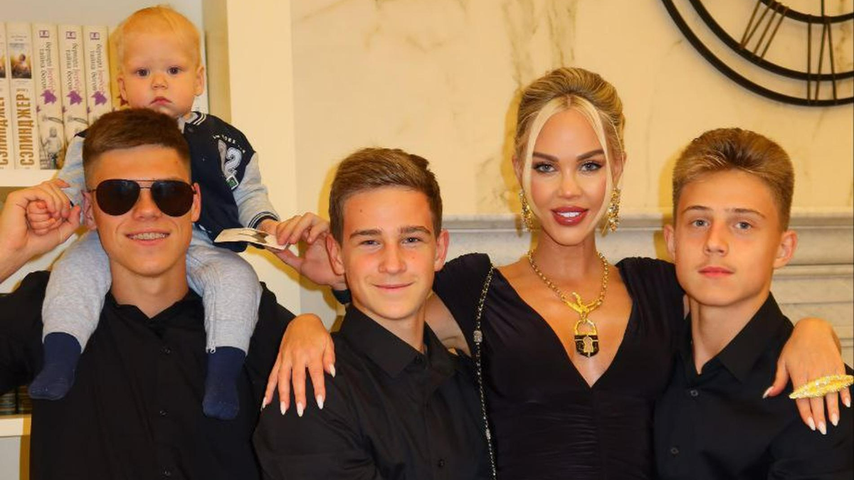    Мария Погребняк с детьми. Фото: ТГ-канал Mariapogas