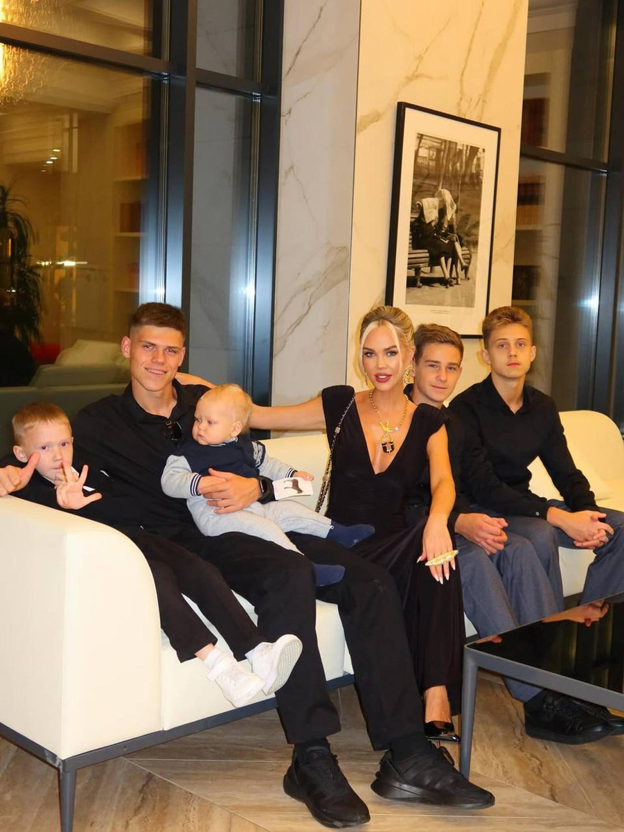    Мария Погребняк с детьми. Фото: ТГ-канал Mariapogas