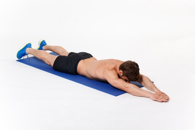 5 безопасных упражнений при грыже, которые можно делать дома