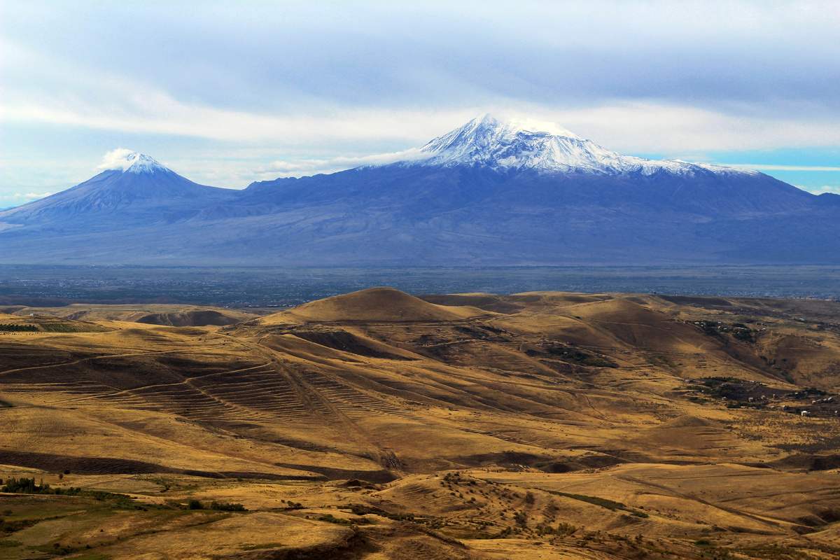 Вид на Арарат в пригороде Еревана