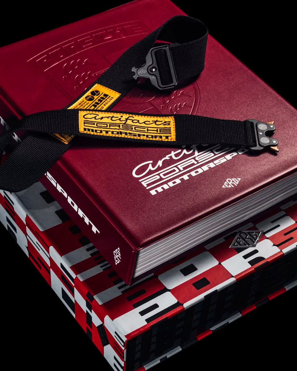    Издательство Type 7 выпустило настольную книгу о Porsche (фото 2)