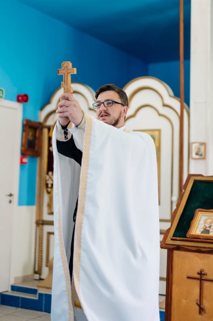     Где крестился, там и пригодился: священник храма Серафима Саровского рассказал, каким путём Господь привёл его к служению у Своего Престола
