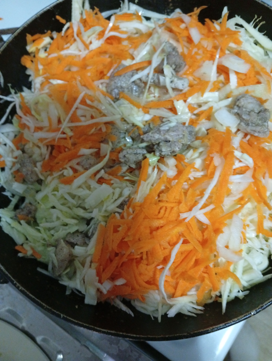 Обжариваем  под крышкой перемешивая