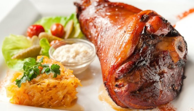 Как приготовить свиную рульку, чтобы была мягкая и сочная?