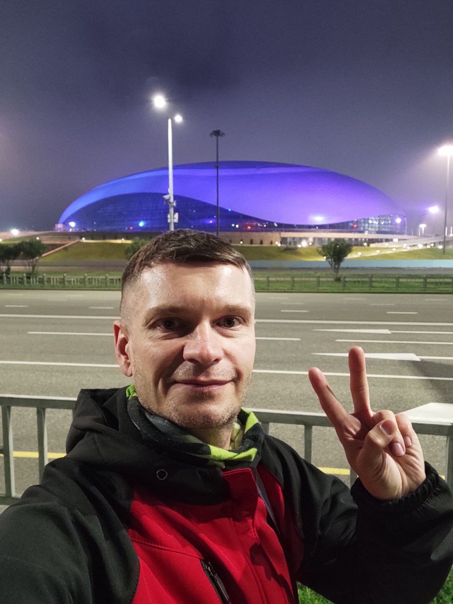 Стадион приветствовал меня цветами нашей триатлонной команды