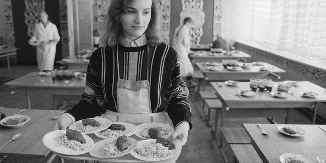 Как кормили школьников в СССР: от каши до котлеты с компотом