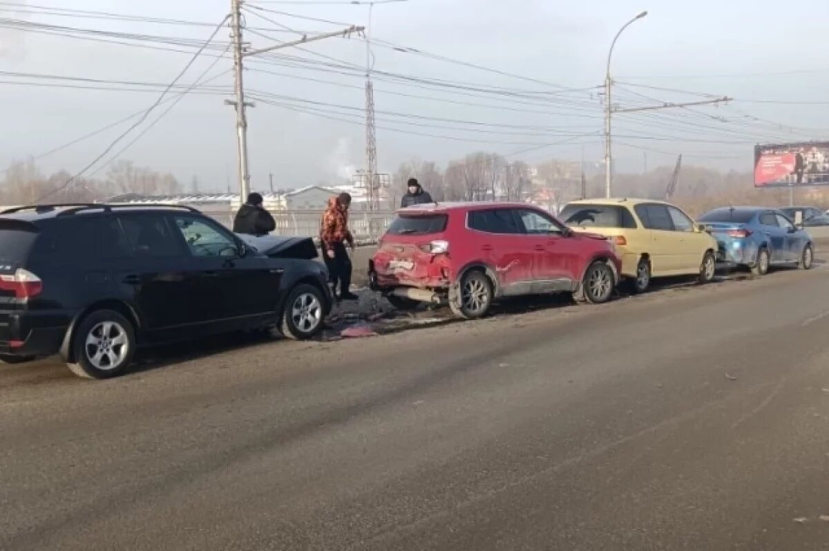    Массовое ДТП с четырьмя машинами произошло в Ленинском районе Новосибирска