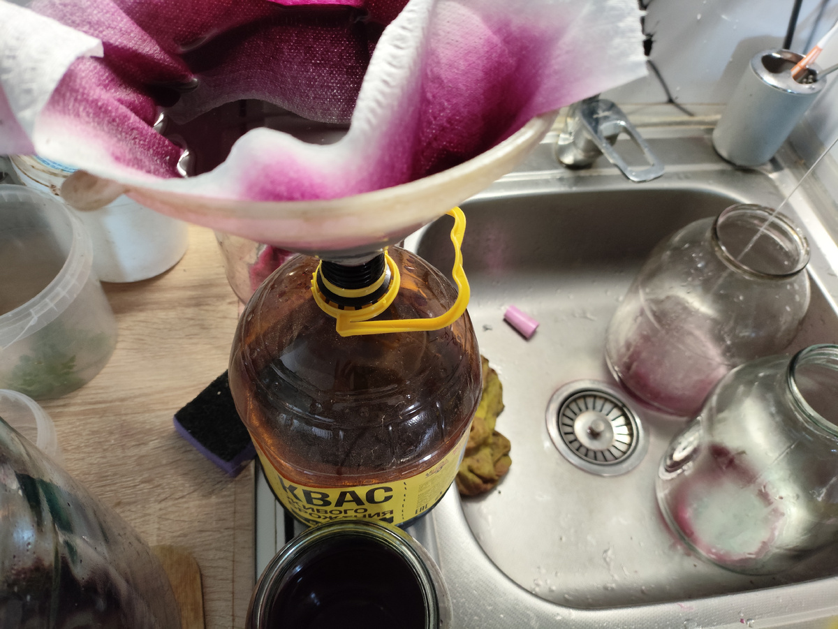 Потом за красное взялась