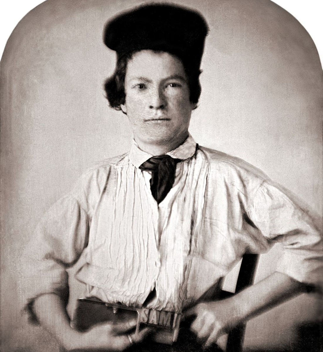    Затем Марк Твен работал лоцманом на пароходе, совершающем рейсы по Миссисипи. Именно тогда он придумал свой писательский псевдоним — термин речной навигации mark twain (отметка в две сажени), означающий безопасную глубину для прохождения судна / Общественное достояние